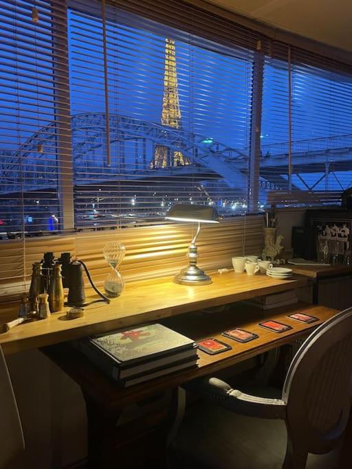 Sejour Sur Peniche De Luxe Face Tour Eiffel