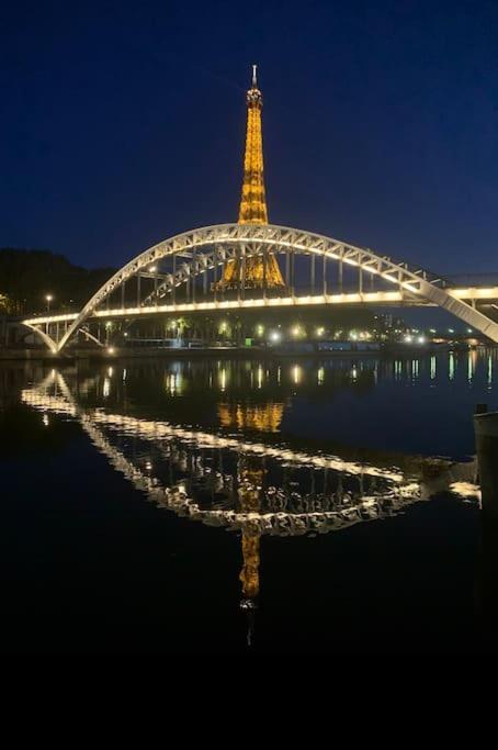 Botel Sejour Sur Peniche De Luxe Face Tour Eiffel