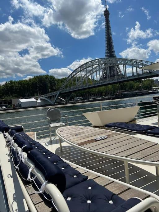 Botel Sejour Sur Peniche De Luxe Face Tour Eiffel Paris