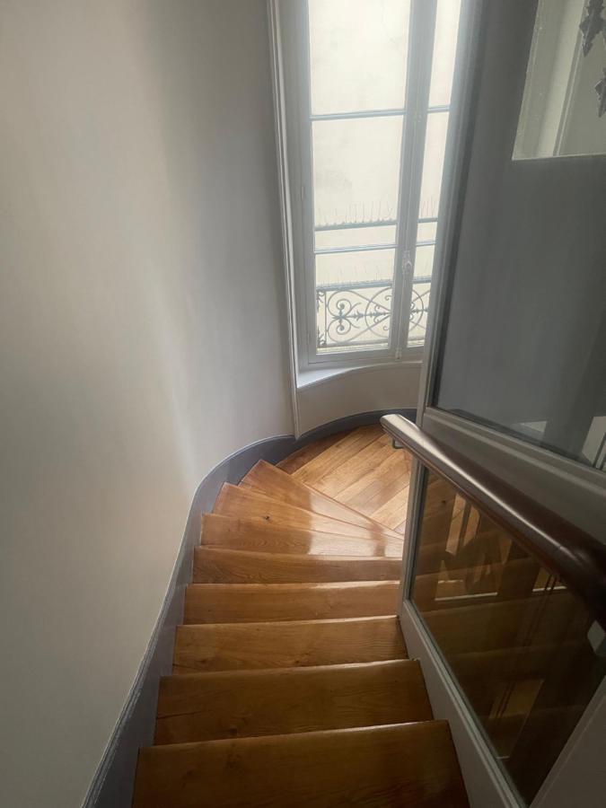 Centre Dernier Etage Vue Ascenseur Apartamento Paris
