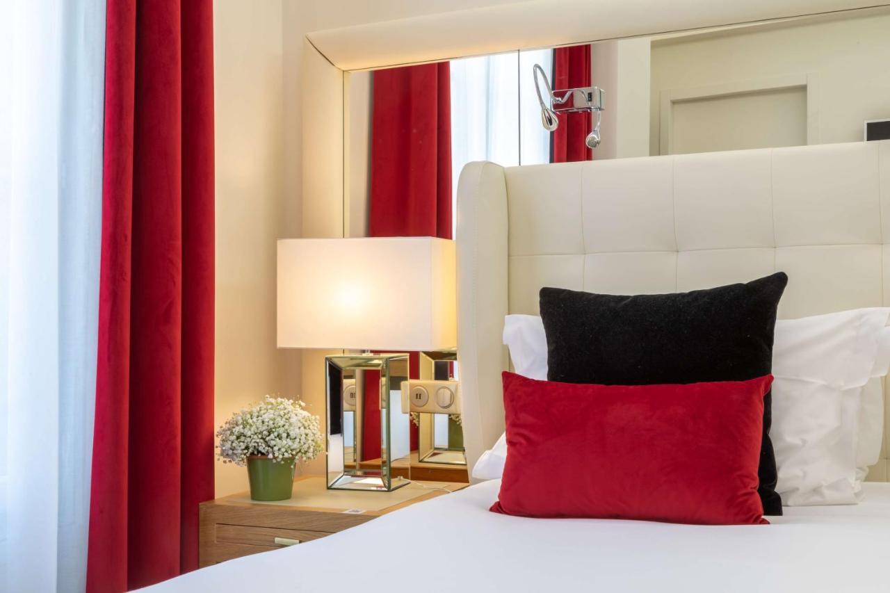 Camille Tapestry Collection By Hilton Hotel Paris