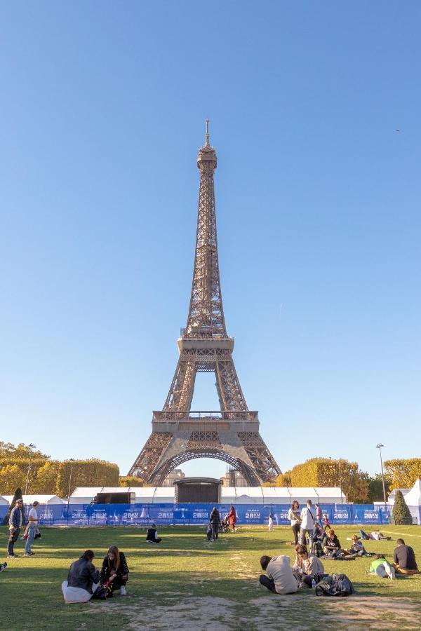 Raphael Tour Eiffel Paris