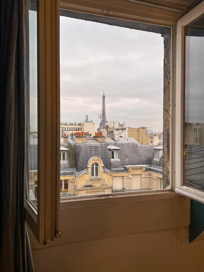 New Eiffel Tower View Studio / Etoile Apartment Paris