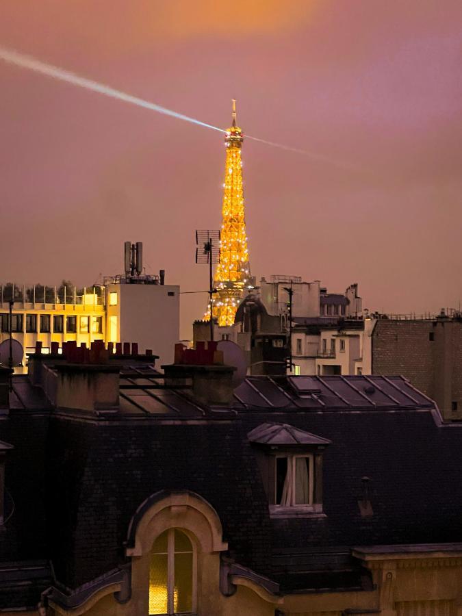 Apartment New Eiffel Tower View Studio / Etoile
