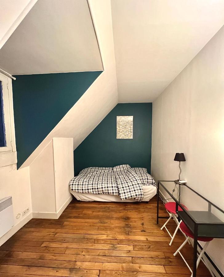 New Eiffel Tower View Studio / Etoile Apartment