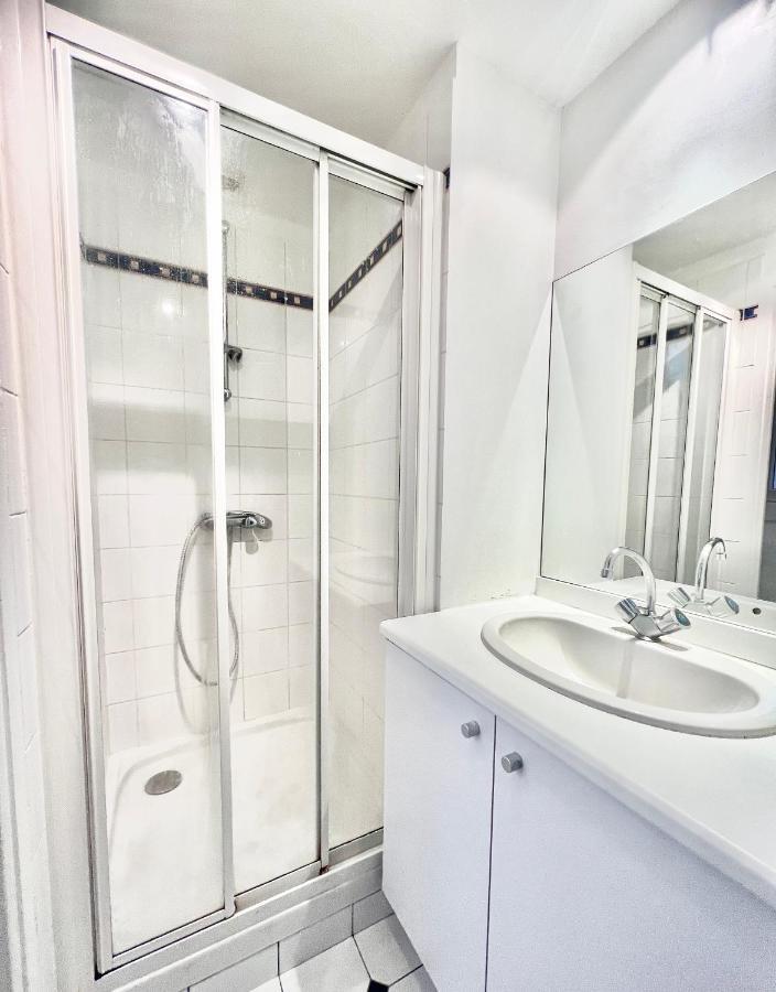 New Eiffel Tower View Studio / Etoile Paris