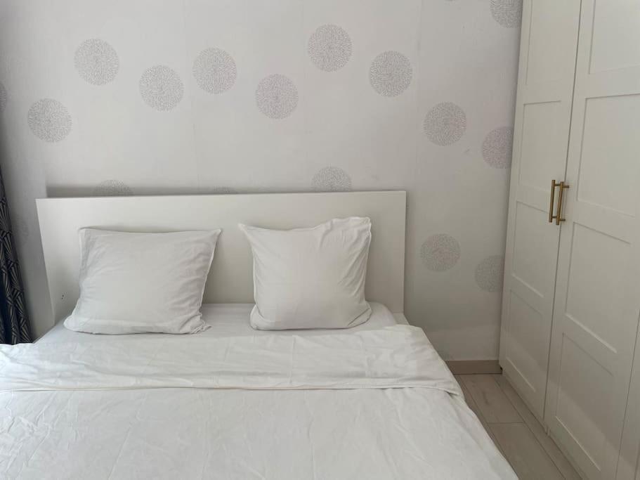 In The Heart Of The Champs Elysees With Balcony Apartment *