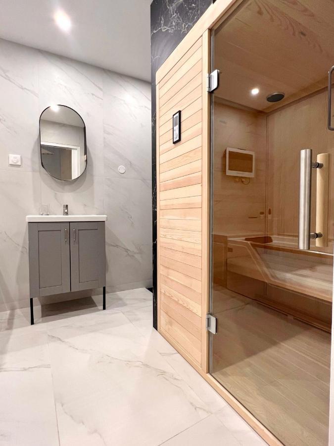 Apartment Sauna Et Bain Remous Dans Un Luxe - 4p