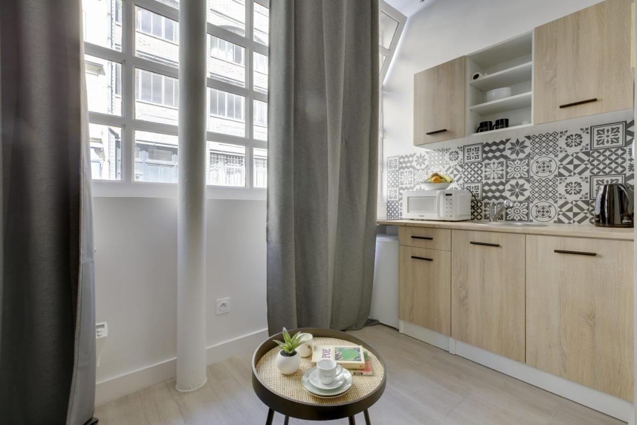 Bright Charming Modern Studio By Dreamy Canal