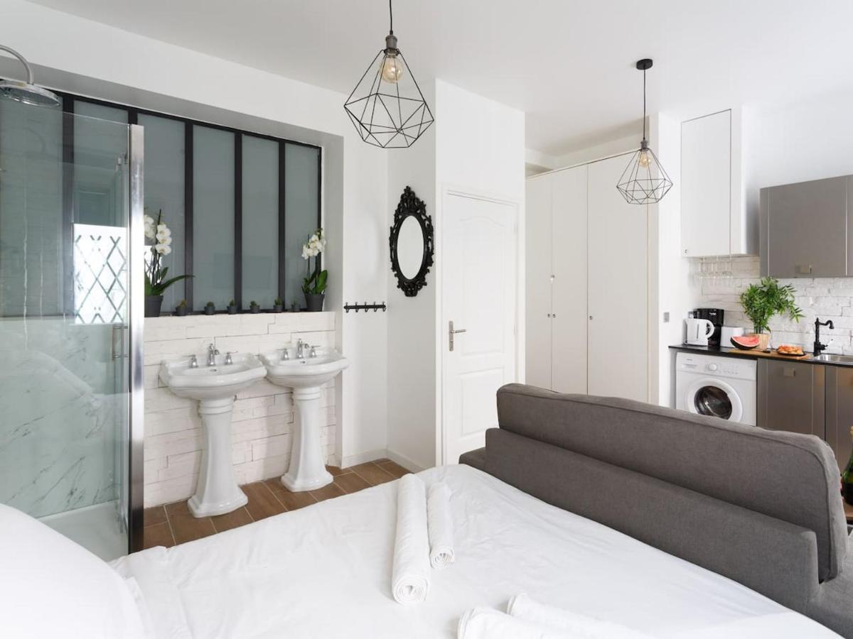 Apartment Super Location Meets Charming Studio -ecole Militaries Champ De Mars - 7th Arrondisment *