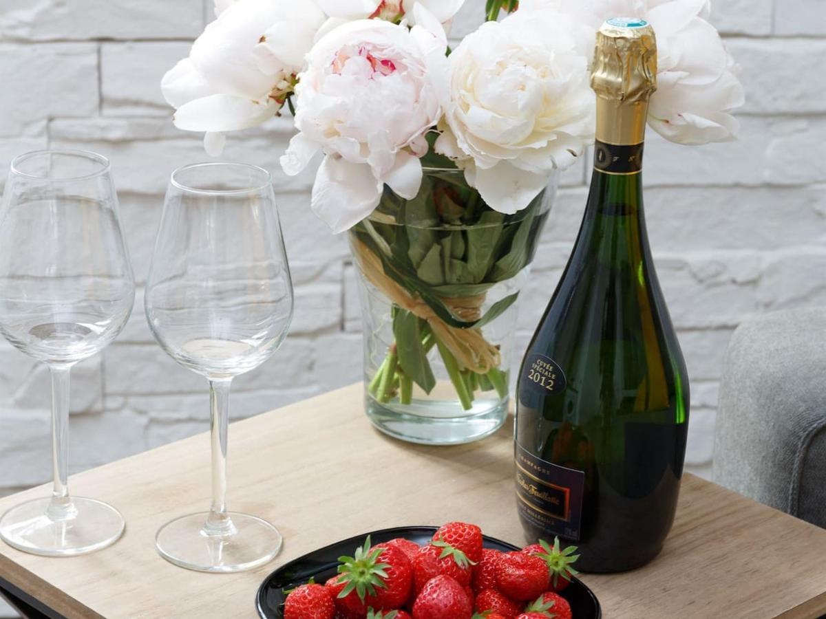 Super Location Meets Charming Studio -ecole Militaries Champ De Mars - 7th Arrondisment Apartment *