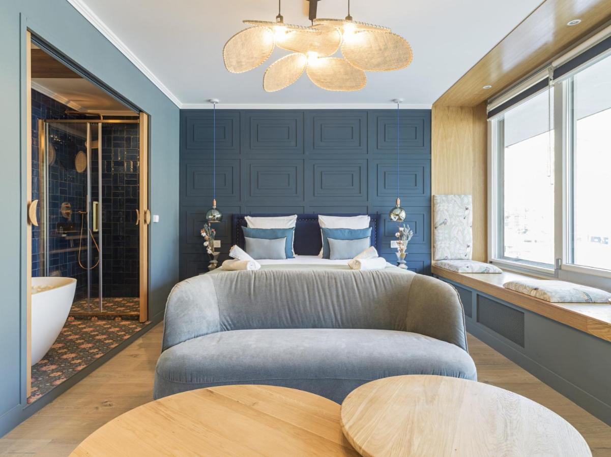 The Blue Alma Eiffel Tower Apartment