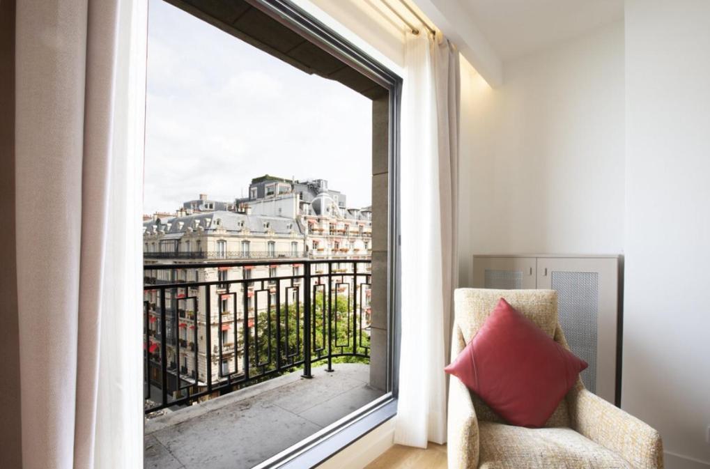 Jolie Champs Elysee Apartment
