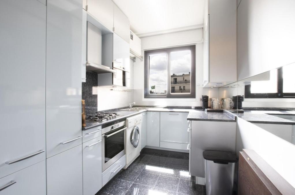 Apartment Jolie Champs Elysee Paris