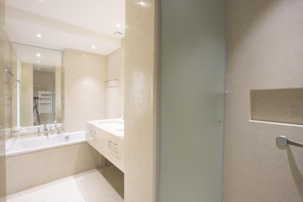 Apartment Jolie Champs Elysee Paris
