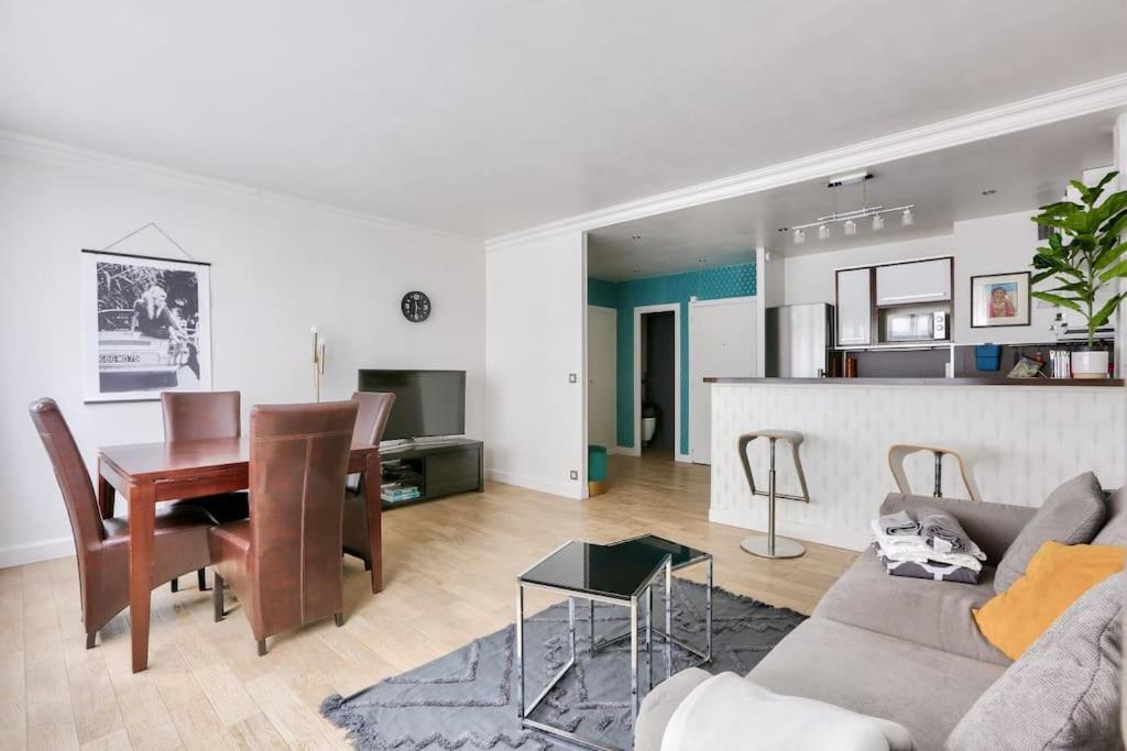 Beautiful Bright Parisian Near Bercy Apartment Paris