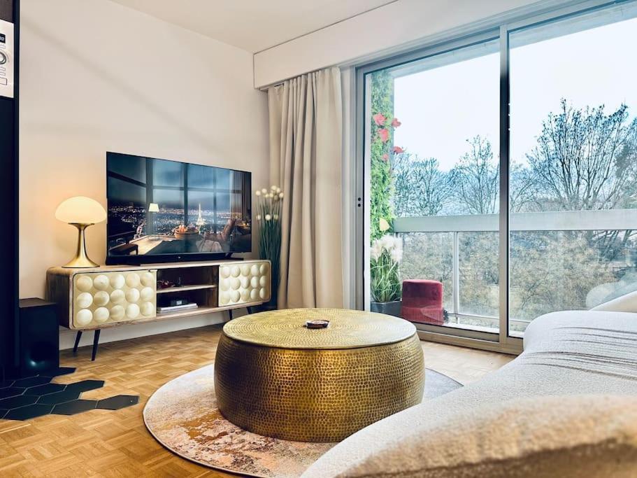 Pere Lachaise Apartment