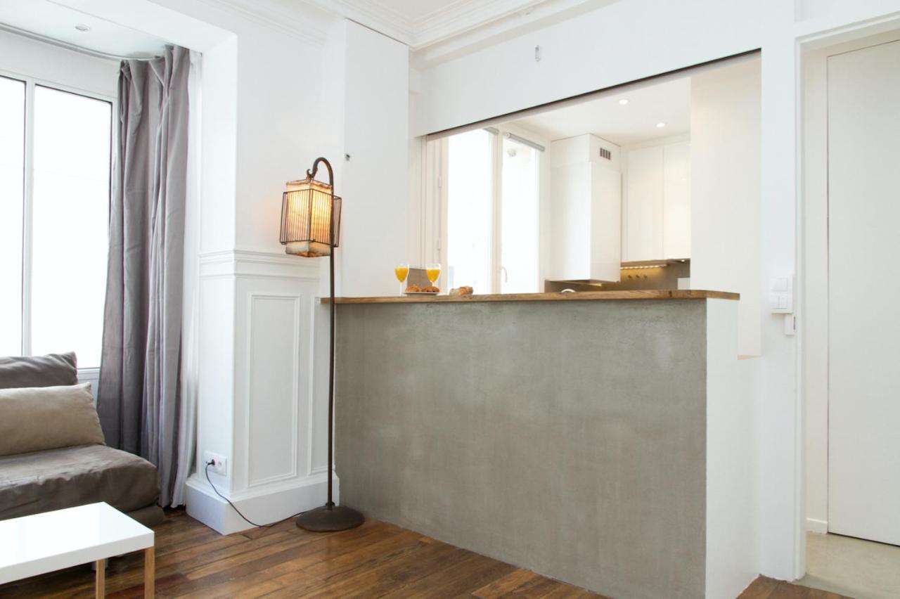 Rue Saint Honore - Louvre
