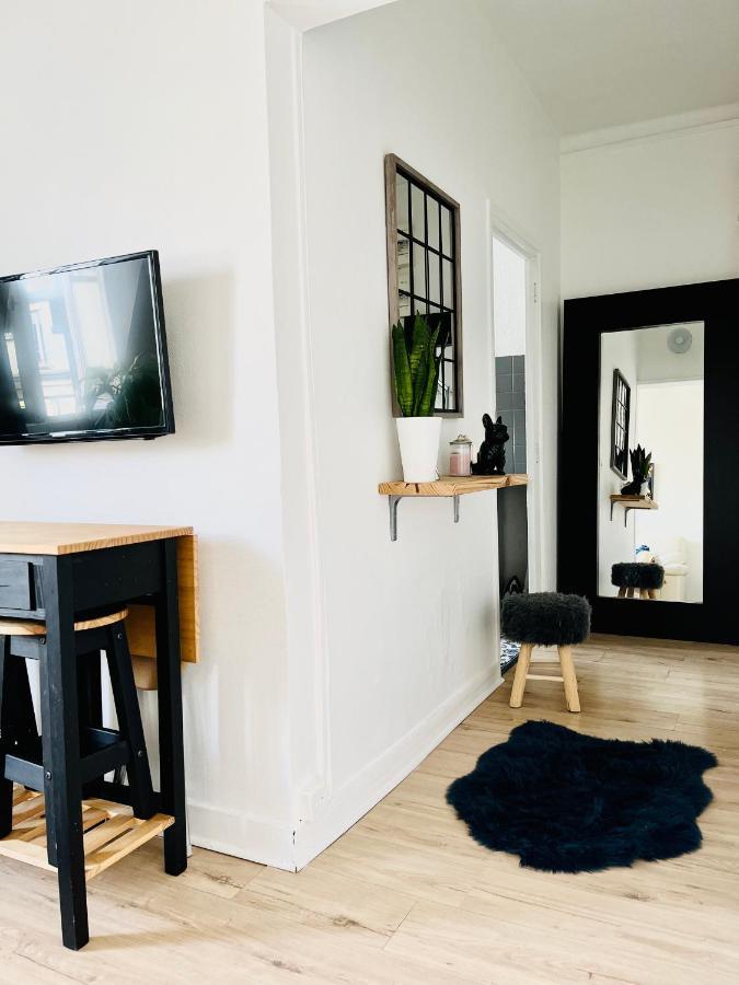 Apartment Direct Views Of Eiffel Tower & Sacre-coeur From Mezzanine - 10 Mins To Center Paris