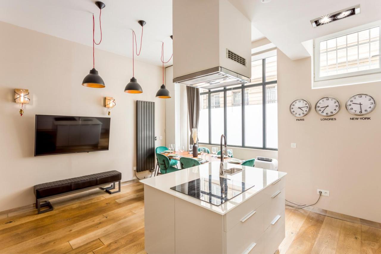 Design Et Confort Near Champs Elysees Apartment