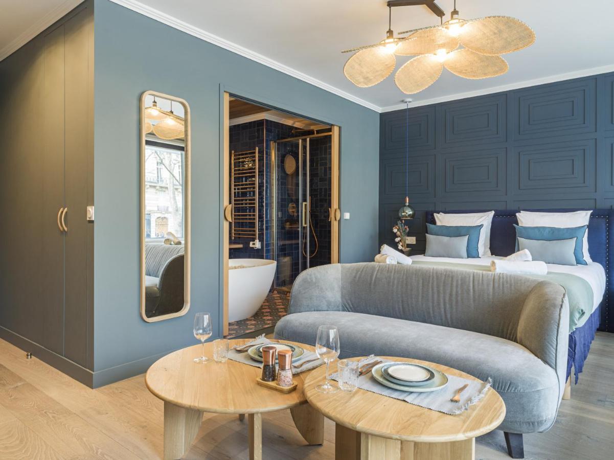The Blue Alma Eiffel Tower Apartment *