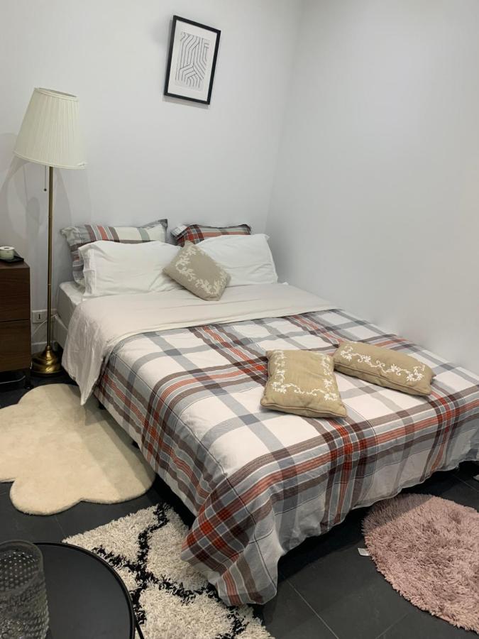 - 18 Apartment Paris