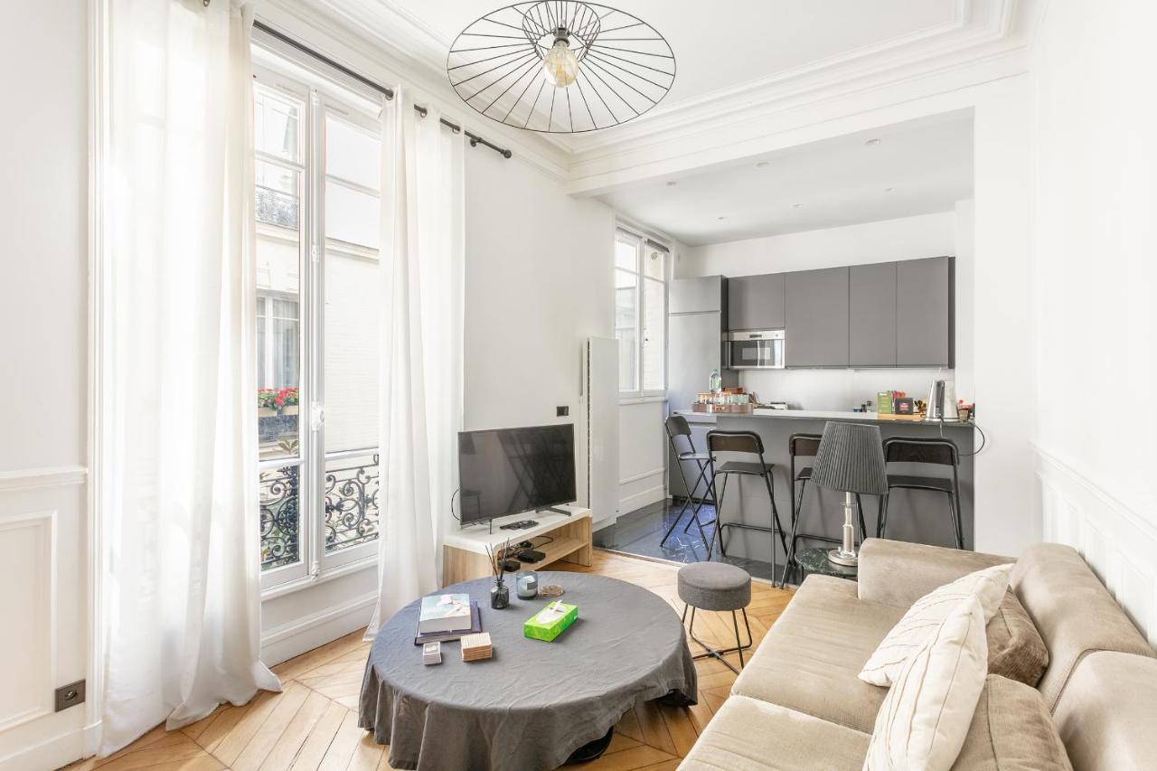Apartment 80m2 Derriere Avenue Montaigne 8eme