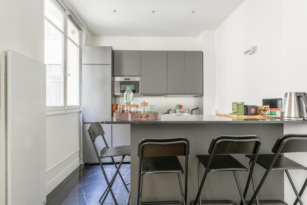 80m2 Derriere Avenue Montaigne 8eme Apartment Paris