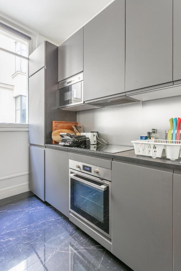 80m2 Derriere Avenue Montaigne 8eme Apartment Paris
