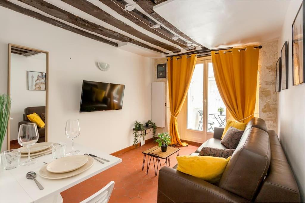 Sweety In Center Of Appartement *