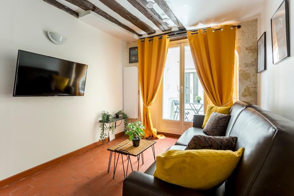 Sweety In Center Of Appartement