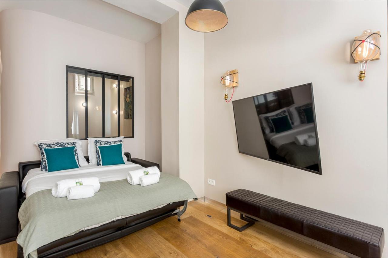 Design Et Confort Near Champs Elysees Apartment