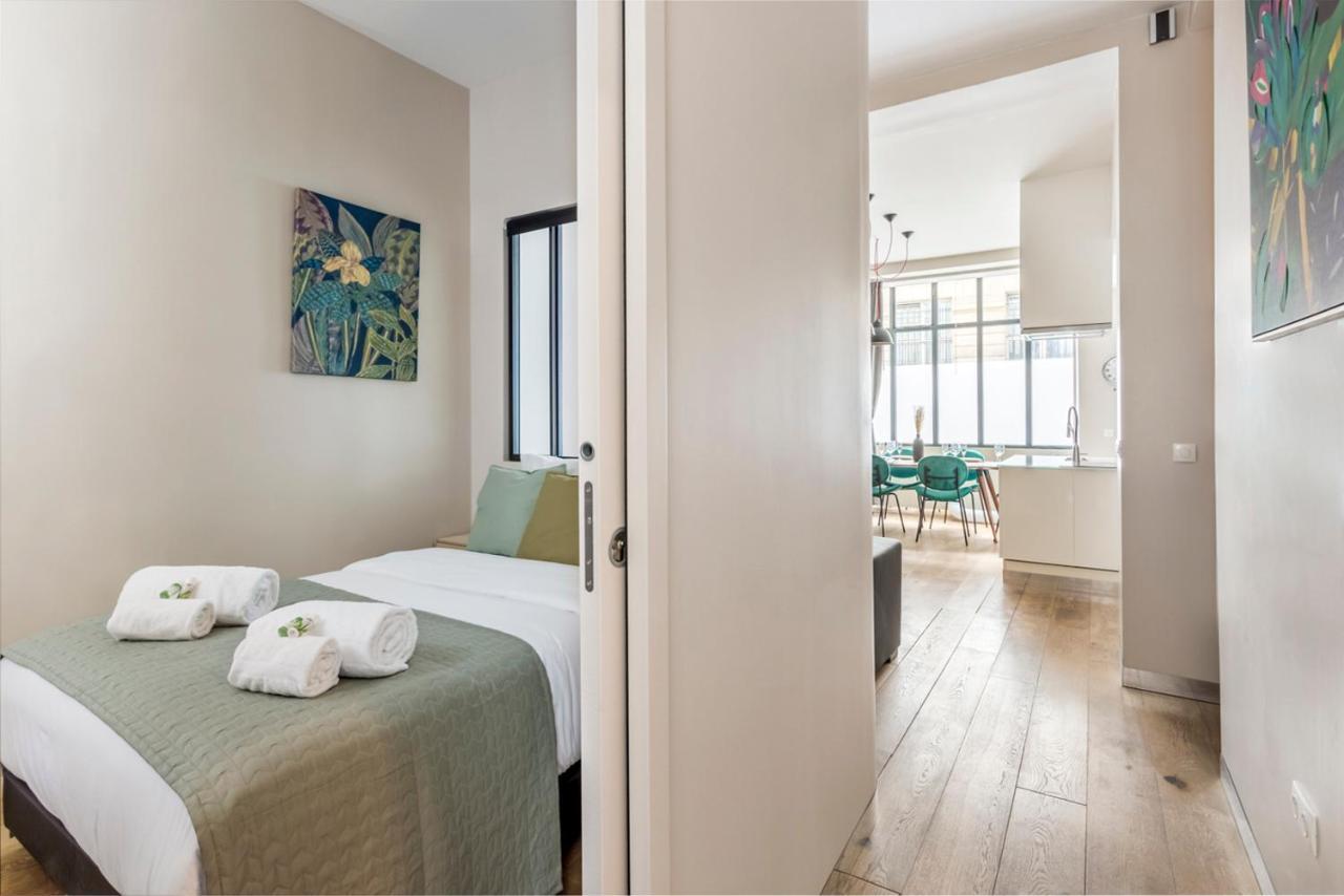Design Et Confort Near Champs Elysees