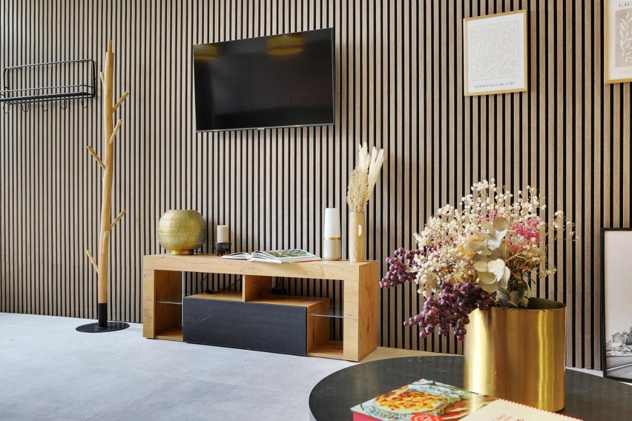 Apartment Cmg Ramey / Sacre-coeur Iii