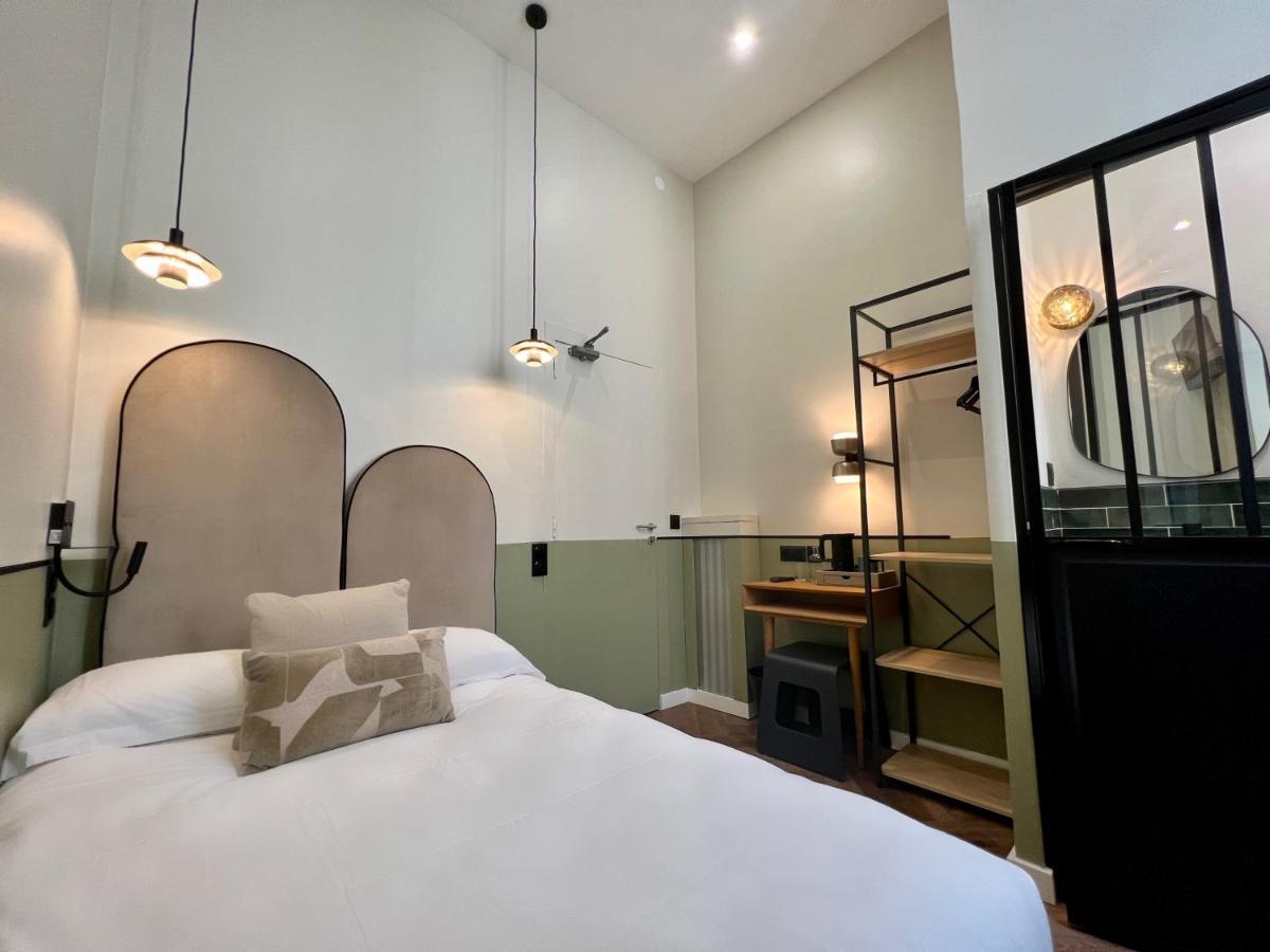 Hotel Des Beaux Arts 2*