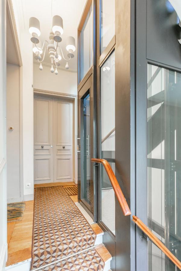 Apartment 80m2 Derriere Avenue Montaigne 8eme *