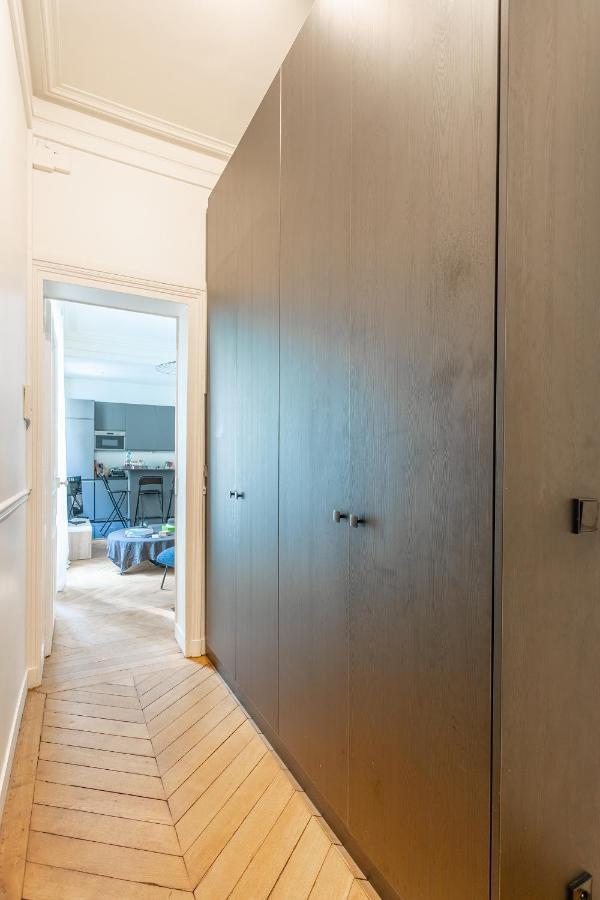 80m2 Derriere Avenue Montaigne 8eme * Paris