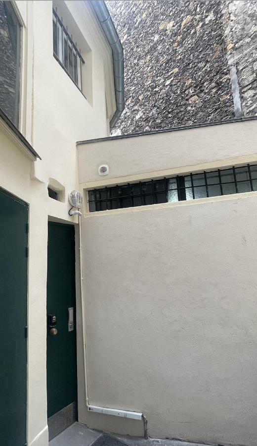 Apartment Beau Meuble 2min Du Moulin Rouge *