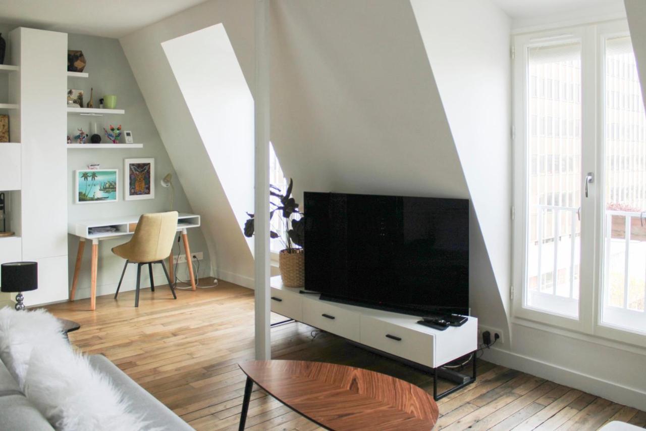 Spacious And Modern Nest With A View On Apartment *