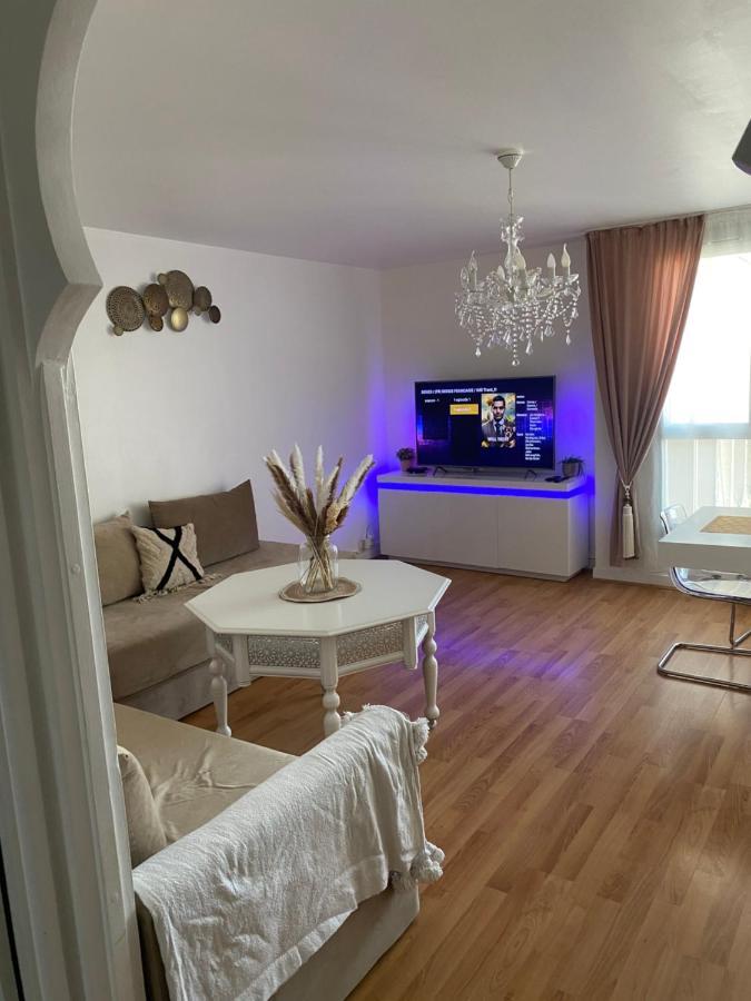 3 Bedrooms In Heart Of With A Unique View Of Free Wifi Apartment *