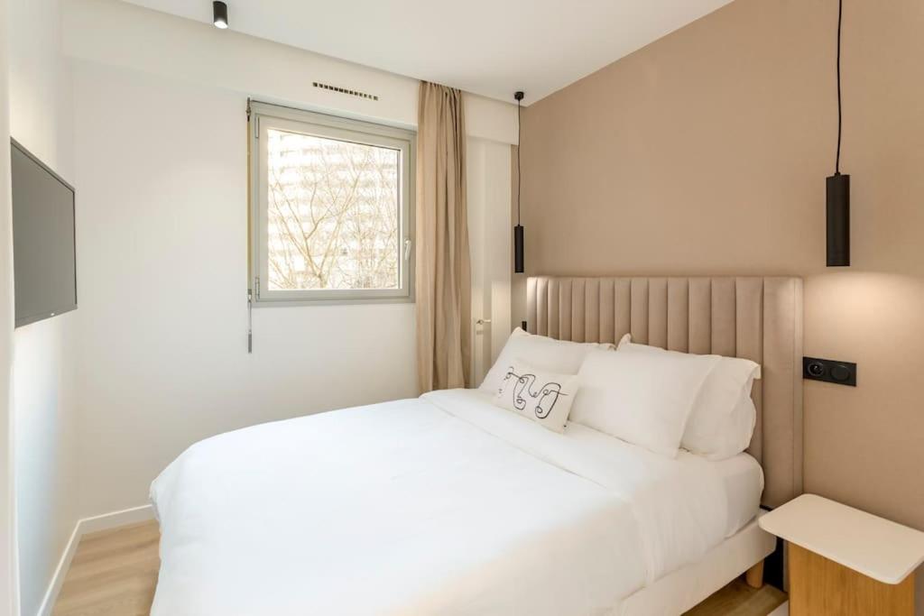 Luxurious 3 Min Walk From Eiffel Tower