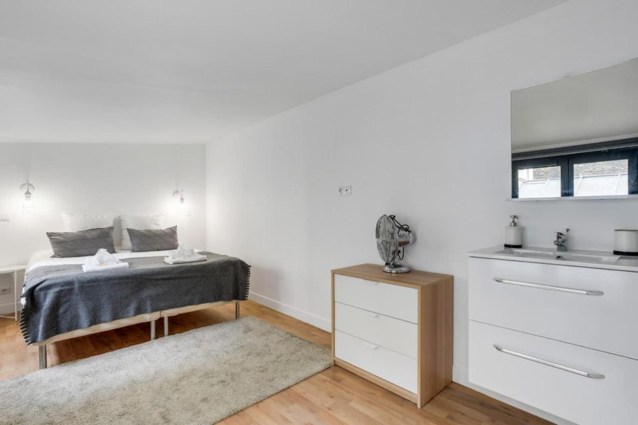 251 Foy - Superb In