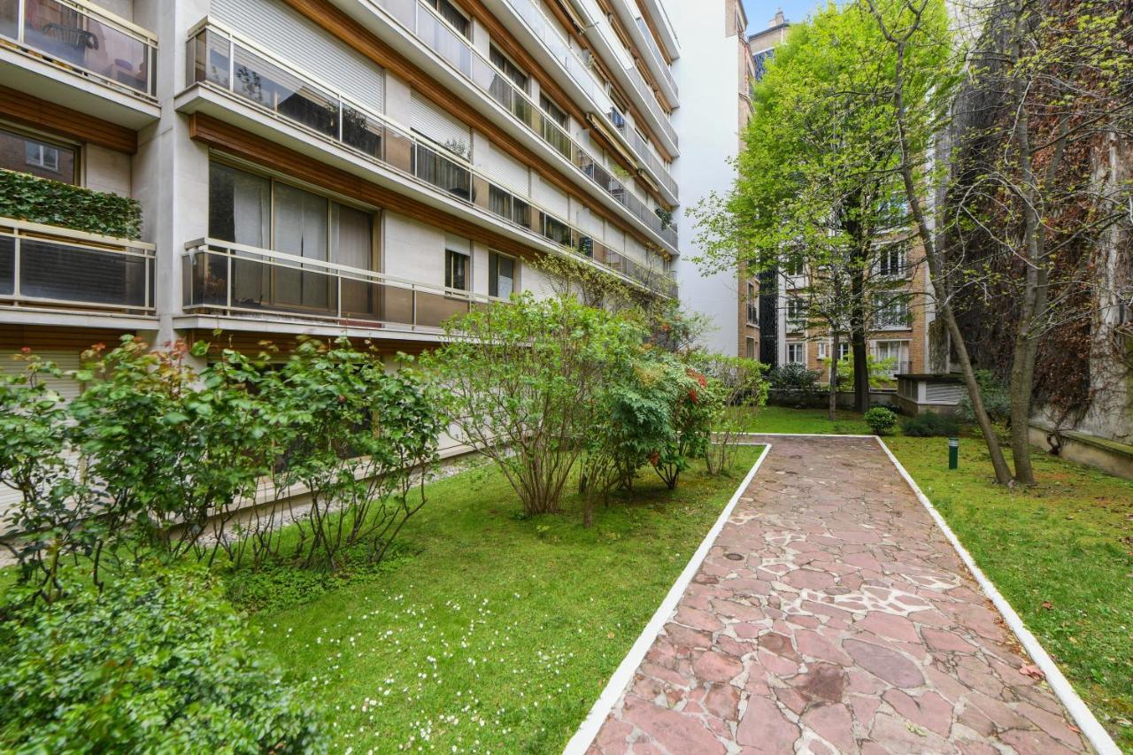 Bright With Balcony For 5 In By Weekome * Paris