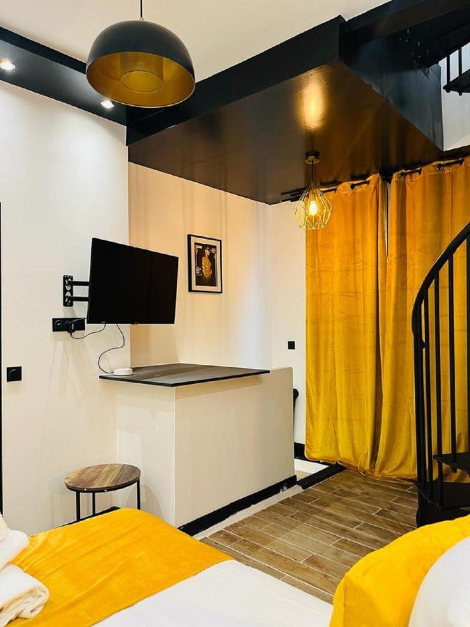 160 - Urban Fashion Week Vuitton Apartment *