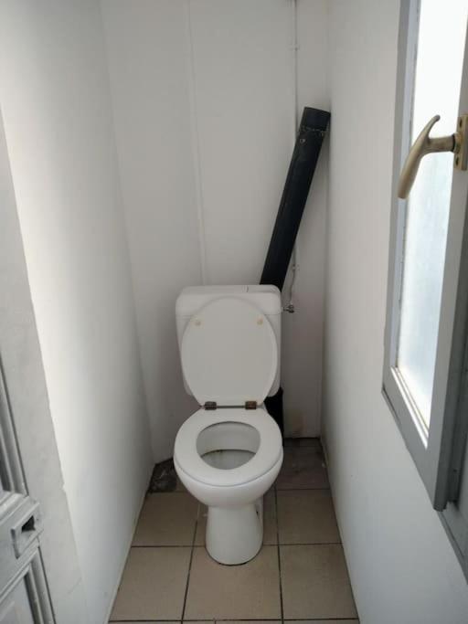 Mini Studio Au Pied De La Tour Eiffel - Completely Refurbished Speed Wifi, Check In 24h, Bed King Size 140x190, No Lift 6th Floor, Shared Toilets Apartment *