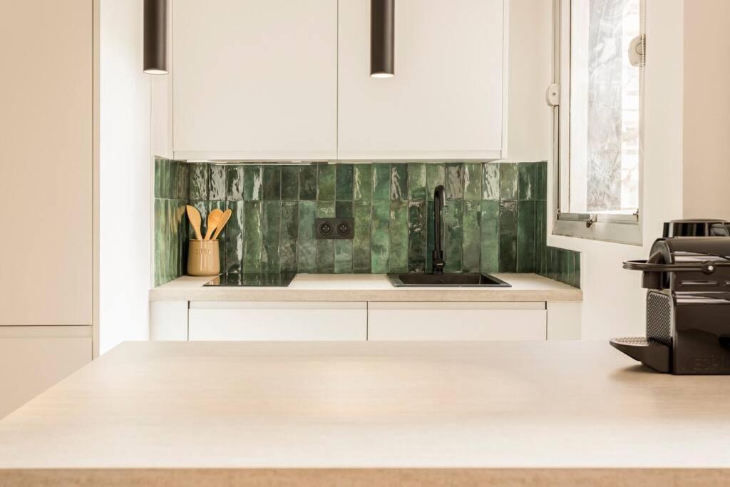 Luxurious 3 Min Walk From Eiffel Tower Paris