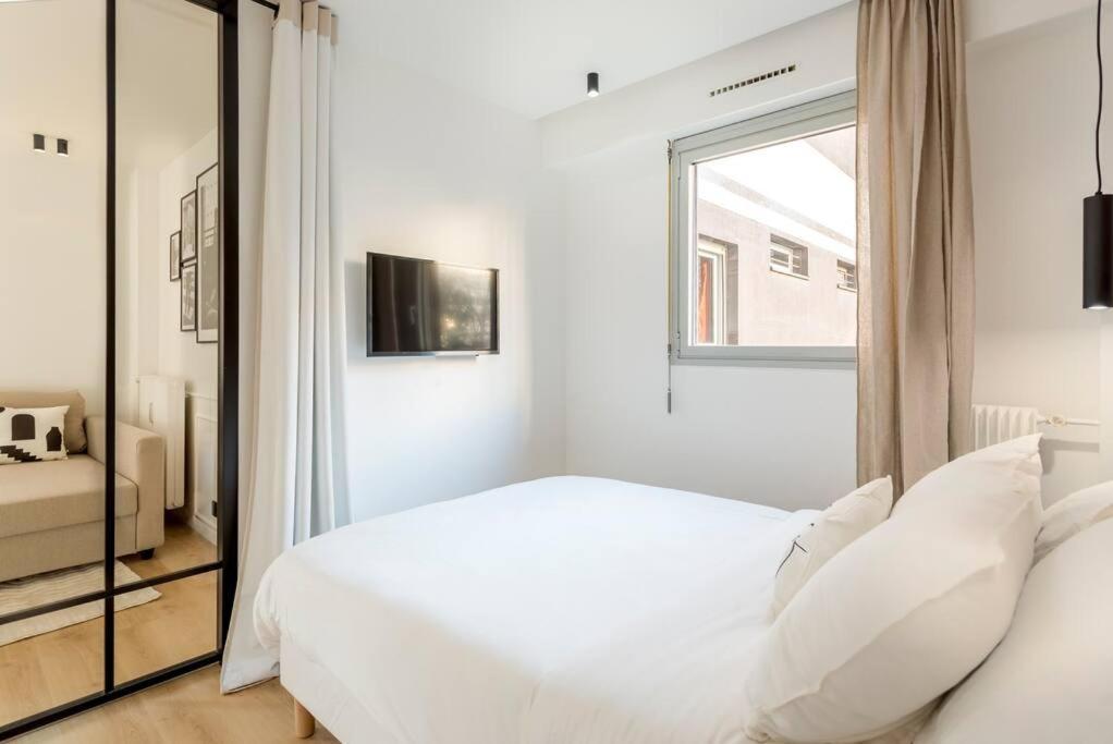 Luxurious 3 Min Walk From Eiffel Tower *