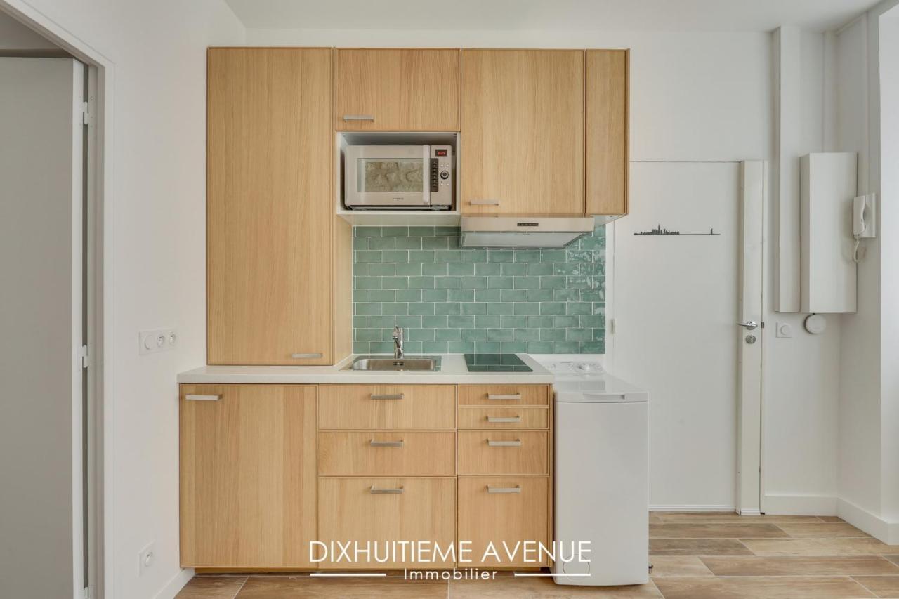 Apartment Nice 25m Very Bright Near Montmartre