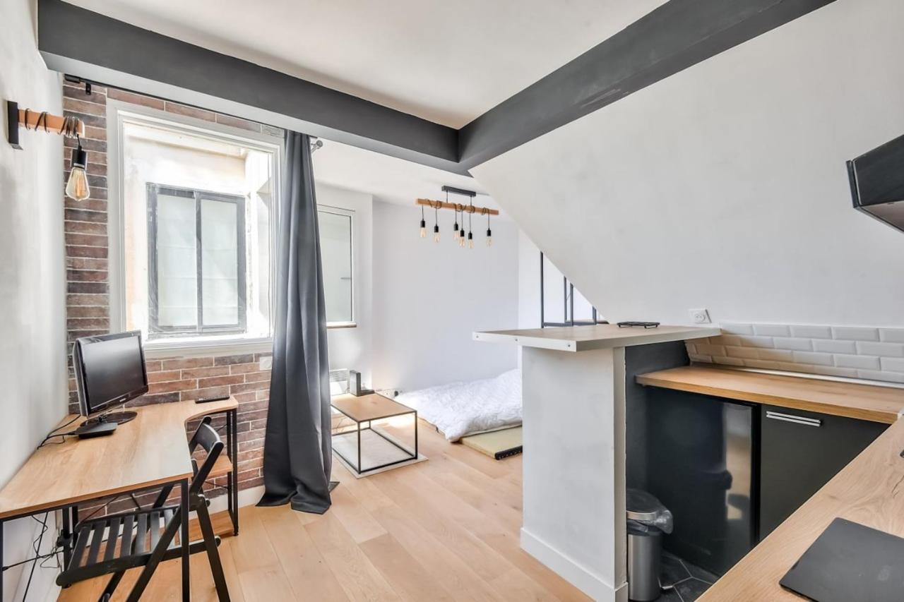 Apartment Charming Studio For 2 In The 8th District Paris