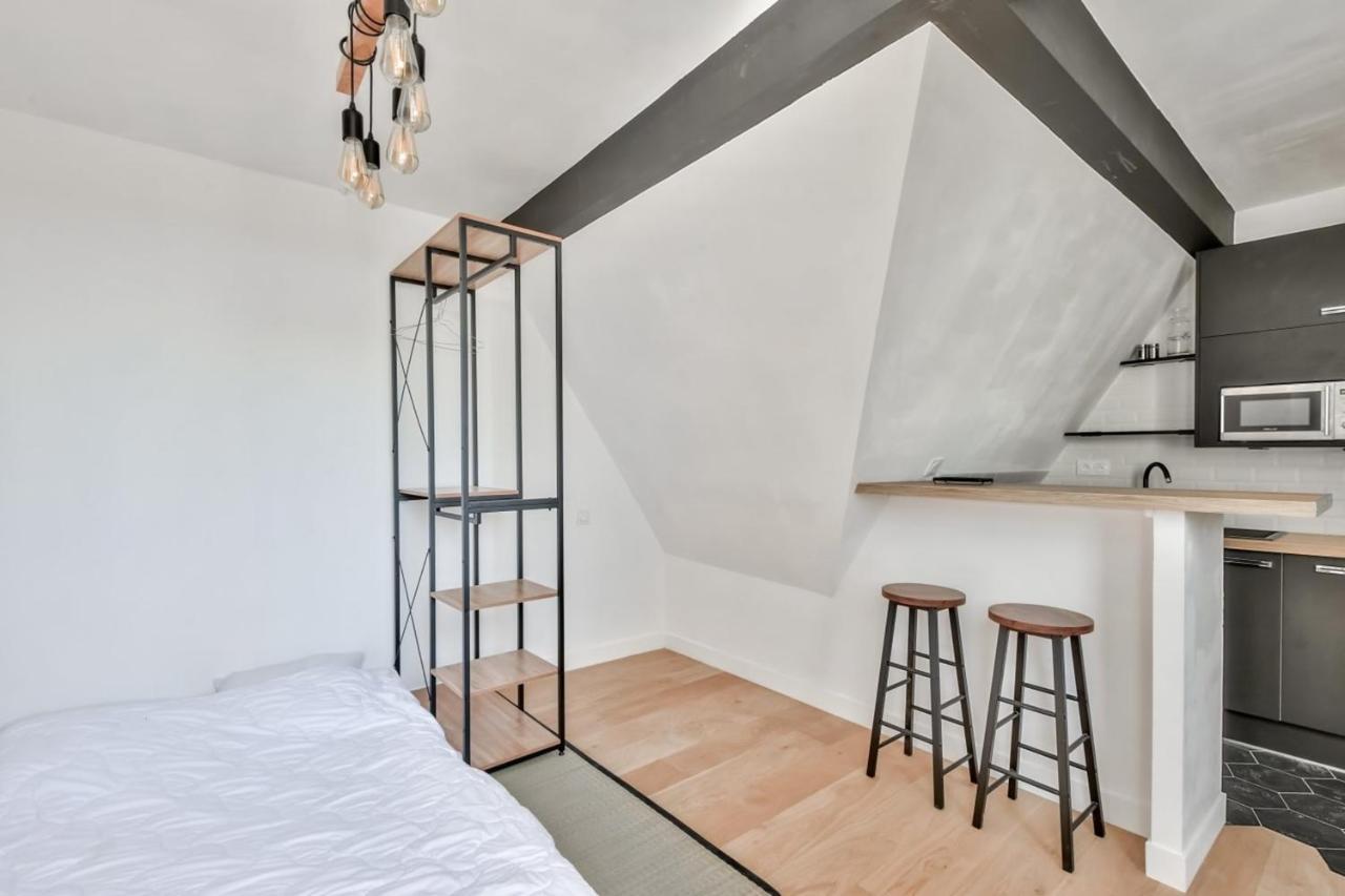 Apartment Charming Studio For 2 In The 8th District *
